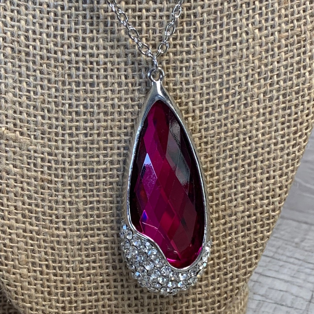 Magenta Pink Teardrop Rhinestone Pendant Silver Tone Long Chain Necklace 32"